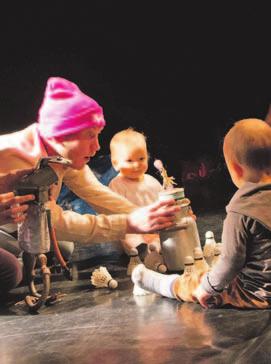 Divadlo Letí DEN ZÁVISLOSTI Autor: Tomáš Dianiška Režie: Jan Holec Projekce: Antoan Pepelanov Hudba: Ondřej Dědeček Dramaturgie: David Košťák Výprava: Lenka Odvárková Hrají: Tomáš Měcháček, Jan Vlas,