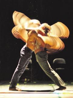 TANEČNÍ VEČER EVROPA MIMO EVROPU Tři zhruba třicetiminutové choreografie současného tance z Madagaskaru a Martiniku Délka tanečního večera: 1 h 50 min se dvěma přestávkami Po představení následuje