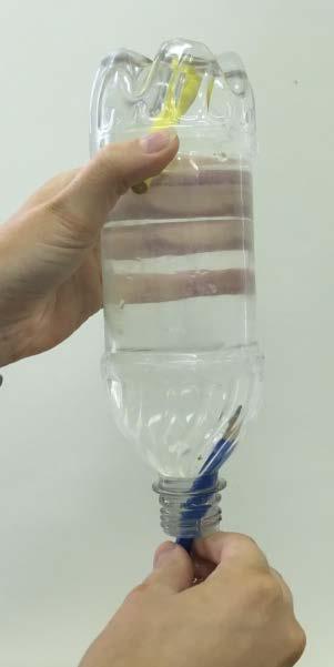 Dílny Heuréky / Heureka Workshops 2018 WHN 28 A Strange Bottle of Water A Bottle of water is turned upside down.