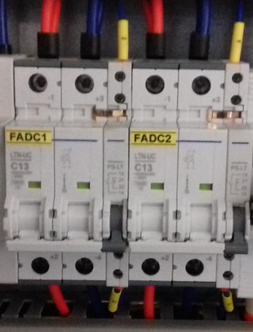 Obr. 5 Detail připojení části DC fotovoltaických panelů k hybridnímu systému jištění DC stringu.