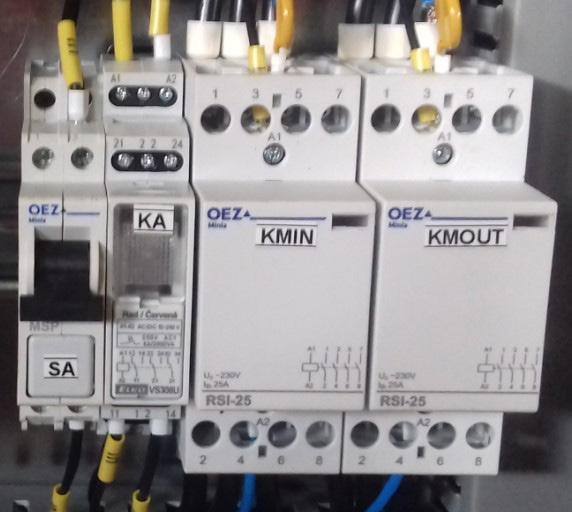 7. INTEGROVANÝ BY-PASS Uvnitř systému CES BATTERY BOX je osazen integrovaný By-pass, který nám umožní dodávku el. energie při závadě hybridního systému CES BATTERY BOX (např.
