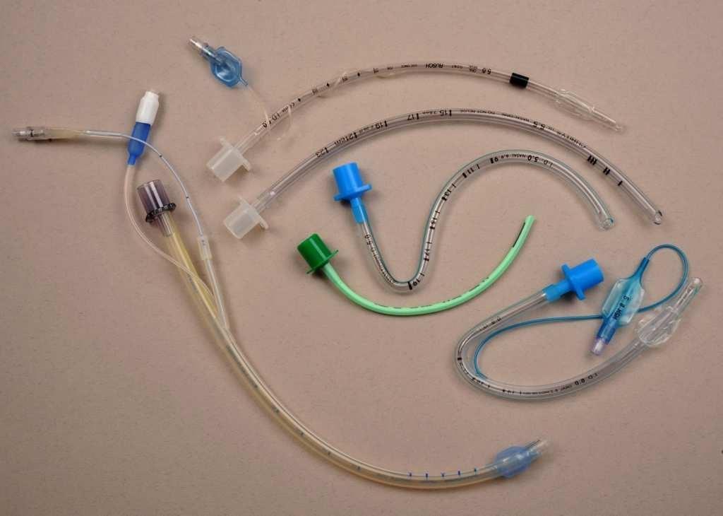Obrázek 7 Endotracheální rourky používané v anestézii dětí: zleva rourka Univent 4,5 pro