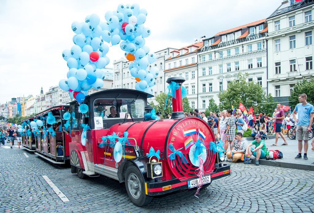 Účast PROUDu na Prague Pride 2016 Rok 2016 byl pro PROUD a jeho účast na PP průlomový.