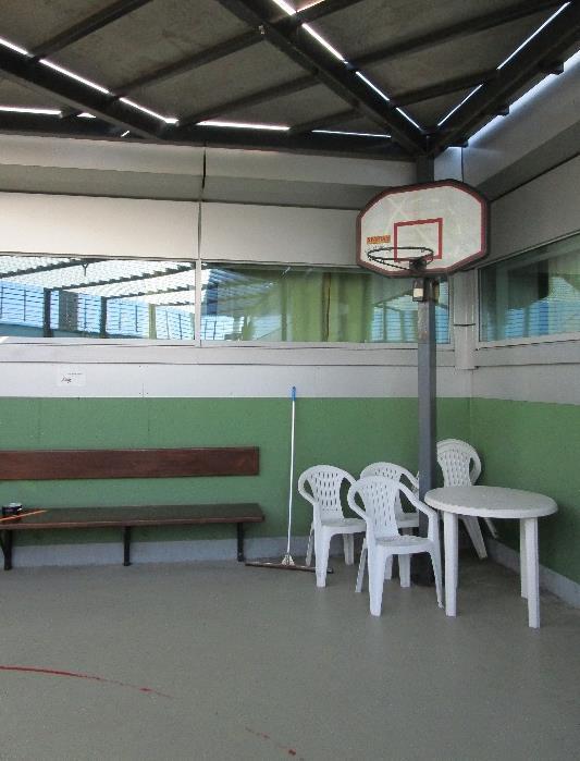 Prostor kuřárny je zároveň jediným venkovním prostorem, ve kterém mohou klienti trávit svůj čas na vzduchu po dobu pobytu v zařízení.