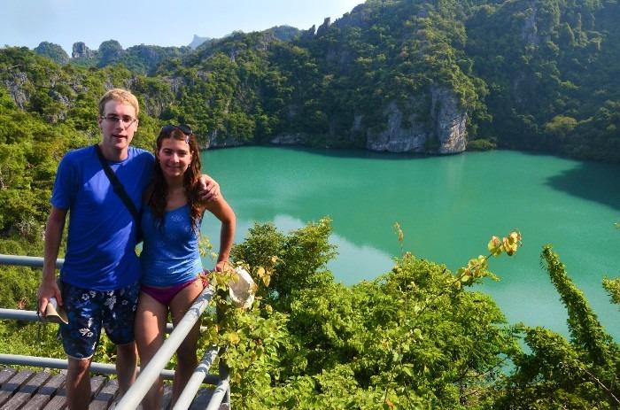 Laguna se slanou vodou, 15:00 a široko daleko nikde nikdo Dopádlujte si na smaragdovou lagunu časně z rána v době, kdy ji budete mít sami pro sebe nebo později odpoledne, až lodě plné turistů opět