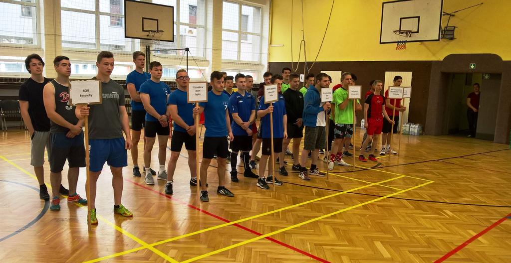 PŘEBOR V SILOVÉM ČTYŘBOJI V BRNĚ Dokončení ze strany 5 I pro takové ohromné maličkosti stojí za to žít ve svých oblíbených školách a přispívat svým skromným dílem k týmovému soužití žáků a jejich