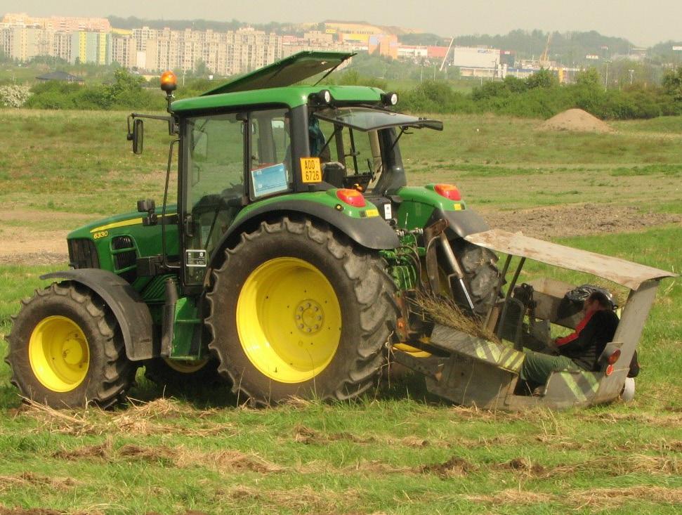 Výměra lesů na území Prahy vzrostla za posledních sto let téměř o třetinu. V současné době lesní porosty zaujímají přibližně 10,5 % z celkové rozlohy města.