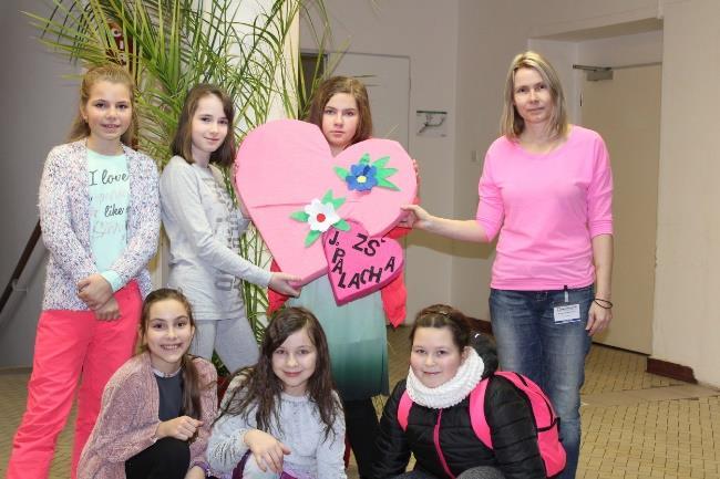 2019 děti z Bílé třídy" navštívily v rámci celostátního projektu Srdce s láskou darované" seniory