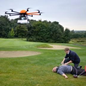 Marketing moderní techniky doporučuje i drony, nesoucí AED na nepřístupná místa Stačí k tomu: Mobil a