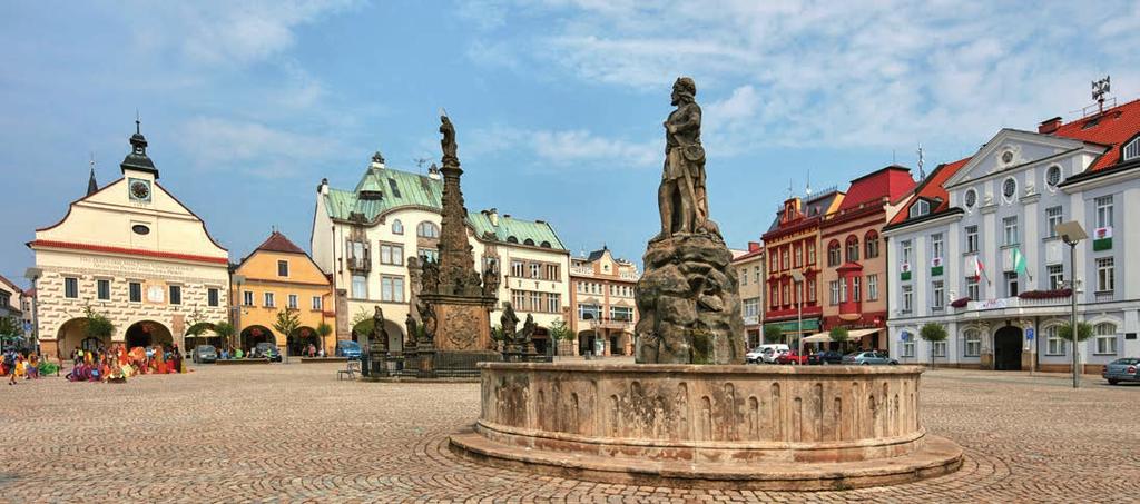 Braunův Betlém či Areál Žireč s jedinečným Cyklomuzeem. Vyhledávaným místem je i přehrada Les Království, která je považována za nejkrásnější vodní nádrž v České republice.