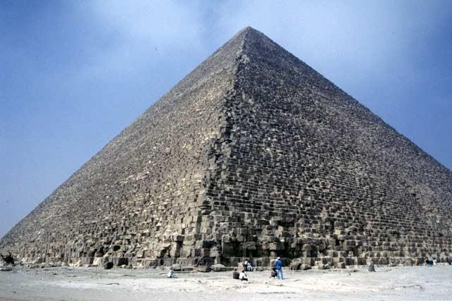 PYRAMIDY v Gíze 4.