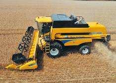 5.2.4.3. New Holland CSX7000 Sklízecí mlátičky New Holland CSX řadíme mezi tangenciální sklízecí mlátičky vhodné pro menší a střední zemědělské podniky.