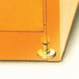 podlahy a na druhé Exclusivní patentovaný systém - U.LOC TM straně u stropu skříně.
