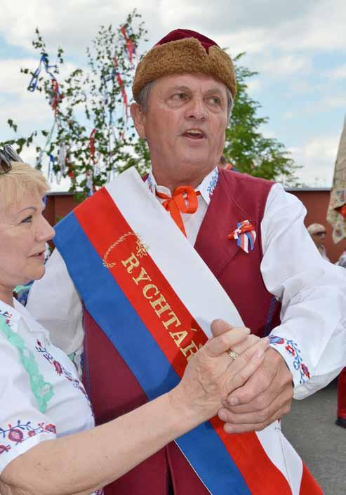 ze života v horních měcholupech a hostivaři Žijí mezi námi Baráčníci ctí minulost, váží si přítomnosti a věří v budoucnost! Dříve byl spolkový život základem fungování každé obce či města.