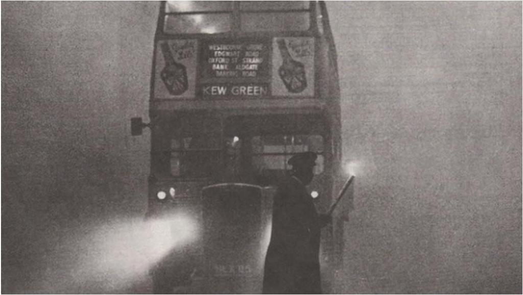 Velký londýnský smog 1952 v důsledku kombinace několika nepříznivých faktorů počasí, využívání méně kvalitních paliv, změny v dopravě - vedly v prosinci 1952