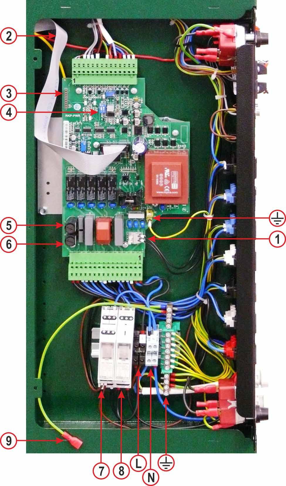 KONEKTOR MODULU GSM 4 PŘEPÍNAČ TYPU ČIDLA SPALIN 5 POJISTKA F1 F5A