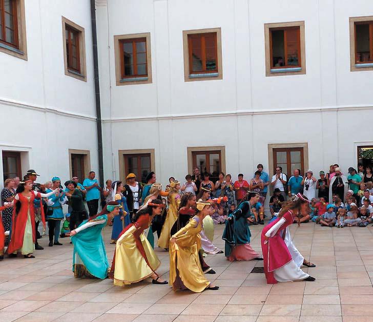 březen březen - květen Škola bruslení Festival Literární jaro - besedy, autorská čtení atd.