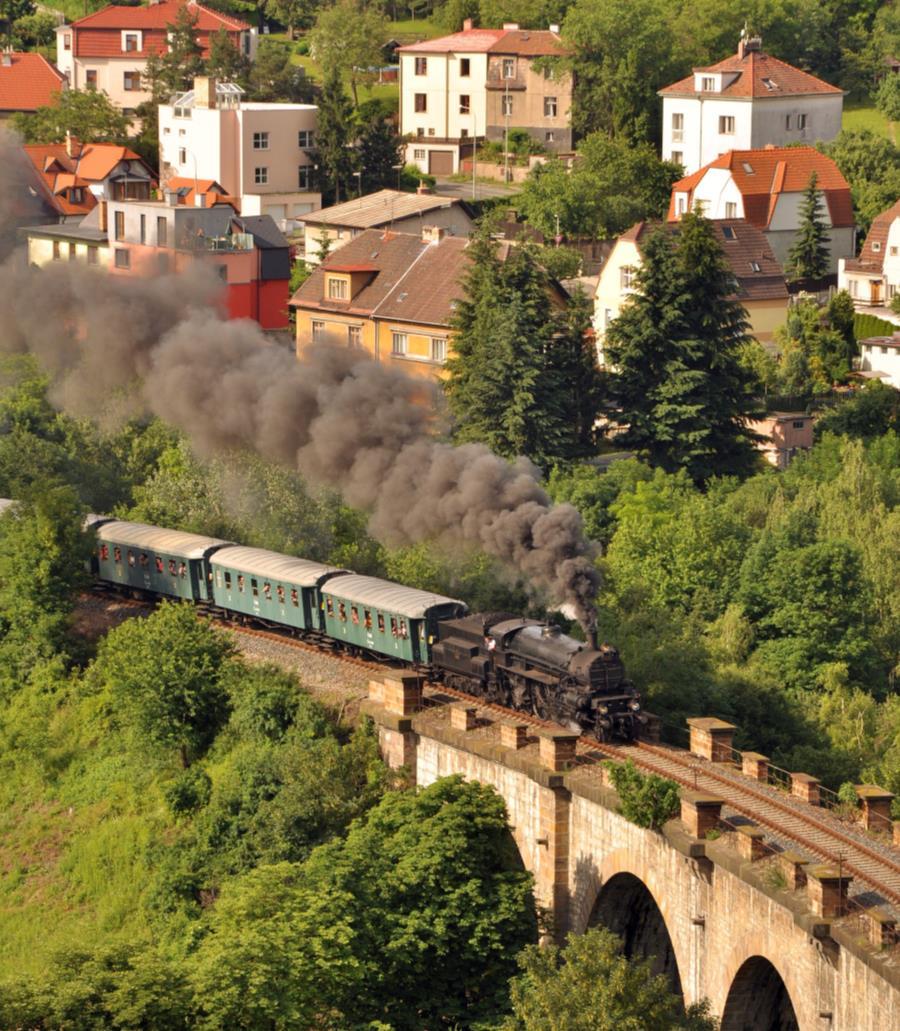 Párou Prahou Nová okružní zážitková jízda Prahou s parní lokomotivou 6. 4., 11. 5., 22. 6., 19. 10.