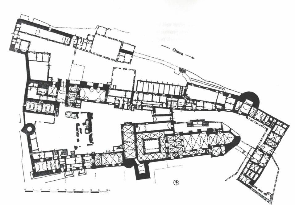 Půdorys přízemí hradních budov v základní stavebně - historické analýze (černá značí konstrukce z 13.