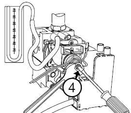 V případě nutnosti seřízení plynového ventilu odstraňte kryt seřizovacího šroubu na modulátoru a pomocí klíče příslušné velikosti nastavte matici (3).