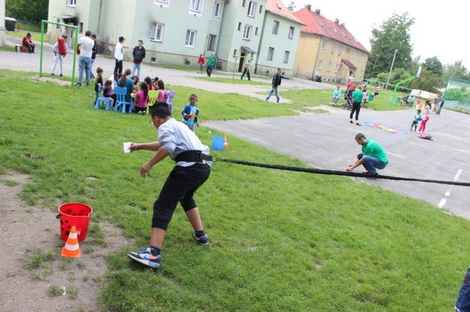 ROZVOJ PRACOVNÍHO TÝMU V rámci celoročního průběžného vzdělávání jsou pracovnice zaměstnavatelem vysílány podle potřeby na proškolování v rámci své odbornosti.