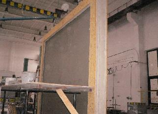 Těžká základní stěna - referenční Železobetonová stěna s hmotností 350 ± 50 kg/m 2 Tloušťka zkušební stěny 15 cm Plocha stěny 10 m 2 3.