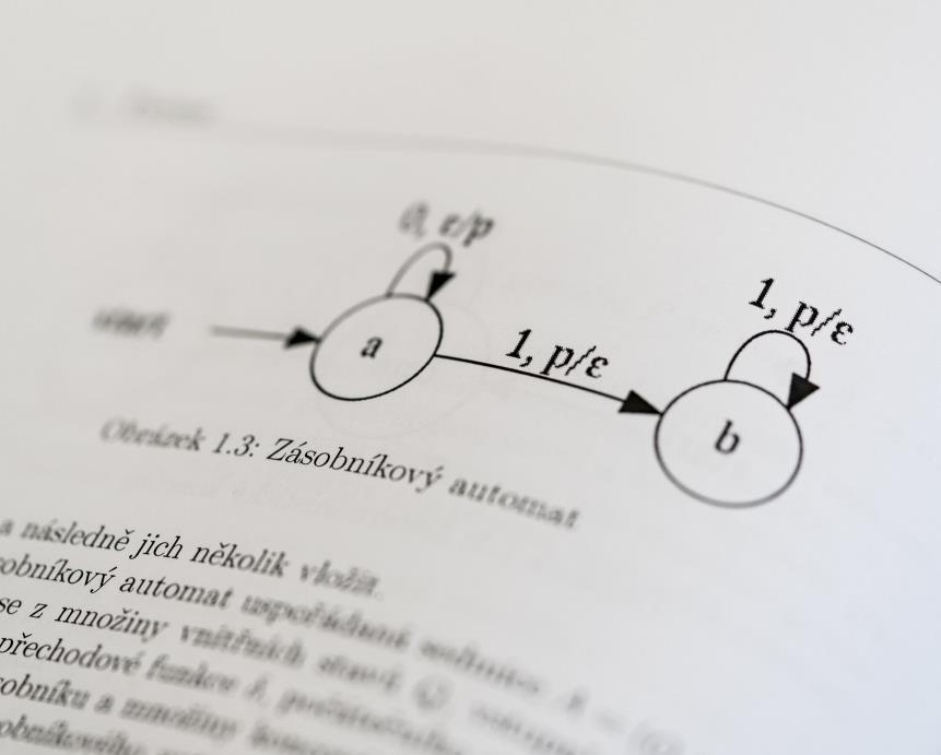 OBOROVÉ PŘEDMĚTY TEORETICKÁ INFORMATIKA Programovací jazyky a překladače Programovací paradigmata Vytěžování znalostí z dat Algoritmy a grafy 2