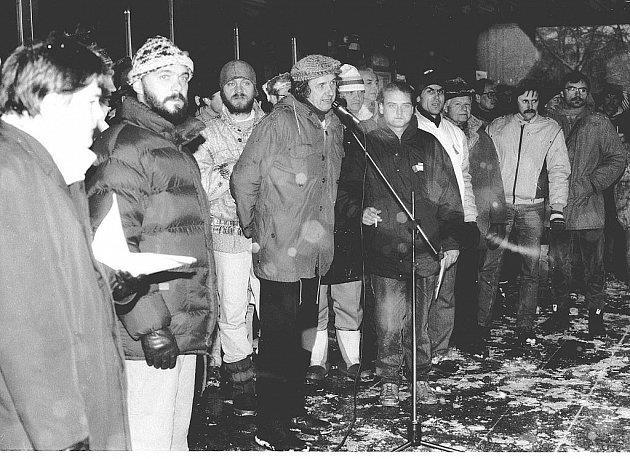 v západočeském kraji získali rozhodující vliv normalizátoři a byl doporučen odchod lidí,