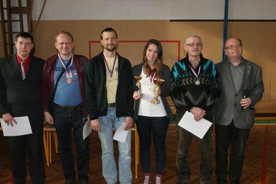 Na snímku Ondřej Zámečník, Luboš Kuchynka, Michal Šípek, Daniela Dumková, Stanislav Juříček a Miroslav Hurta, 1 6 Dumková Daniela 1929 Šachy Zastávka 00.