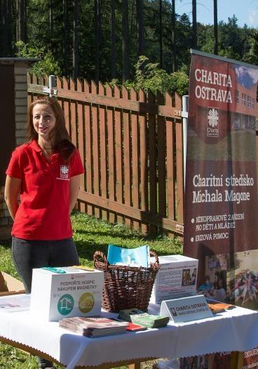 Tam začnou od září s dětmi, které do nízkoprahového střediska docházejí, připravovat vánoční přání, která se v adventní době předají různými formami klientům v pobytových zařízeních Charity Ostrava i