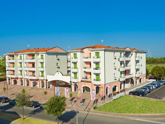 CAORLE - Rezidence Roberta Poloha: moderní apartmánový komplex se nachází v západní části letoviska Spiaggia di Levante, nedaleko vodního parku Aquafollie, asi 10 min chůze od historického centra,