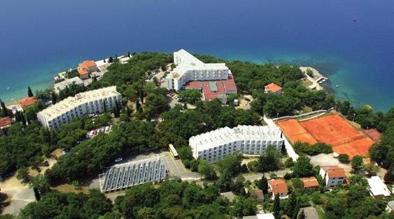 CHORVATSKO OMIŠALJ - Depandance Marina a Primorka** Poloha: Oblíbené depandance hotelu Adriatic jsou zasazené do zeleně v klidné části Omišalje.
