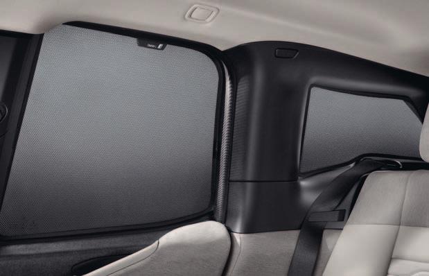 Patentovaná funkce sklopení opěradla zjednodušuje manipulaci se sedačkou mimo vůz, např. když cestujete. K dispozici v barevné kombinaci černá / antracit. BMW Junior Seat 2/3.