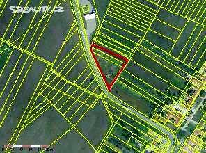 8 Porovnávané objekty stavební pozemky pro komerční využití: Prodej komerčního pozemku 3 526 m², Moutnice, okres Brno-venkov Prodej stavebního pozemku o výměře 3526 m2 na SZ okraji obce, určenému ke