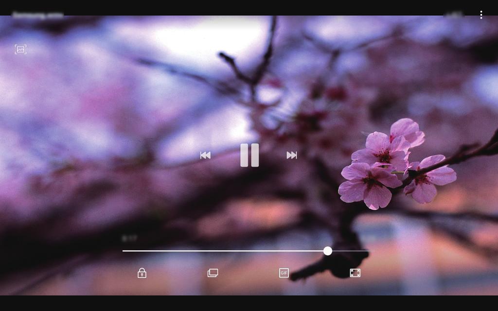 Aplikace a funkce Prohlížení videí 1 Spusťte aplikaci Galerie a klepněte na položku OBRÁZKY. 2 Vyberte video, které chcete přehrát. Video soubory zobrazují ikonu v miniatuře náhledu.