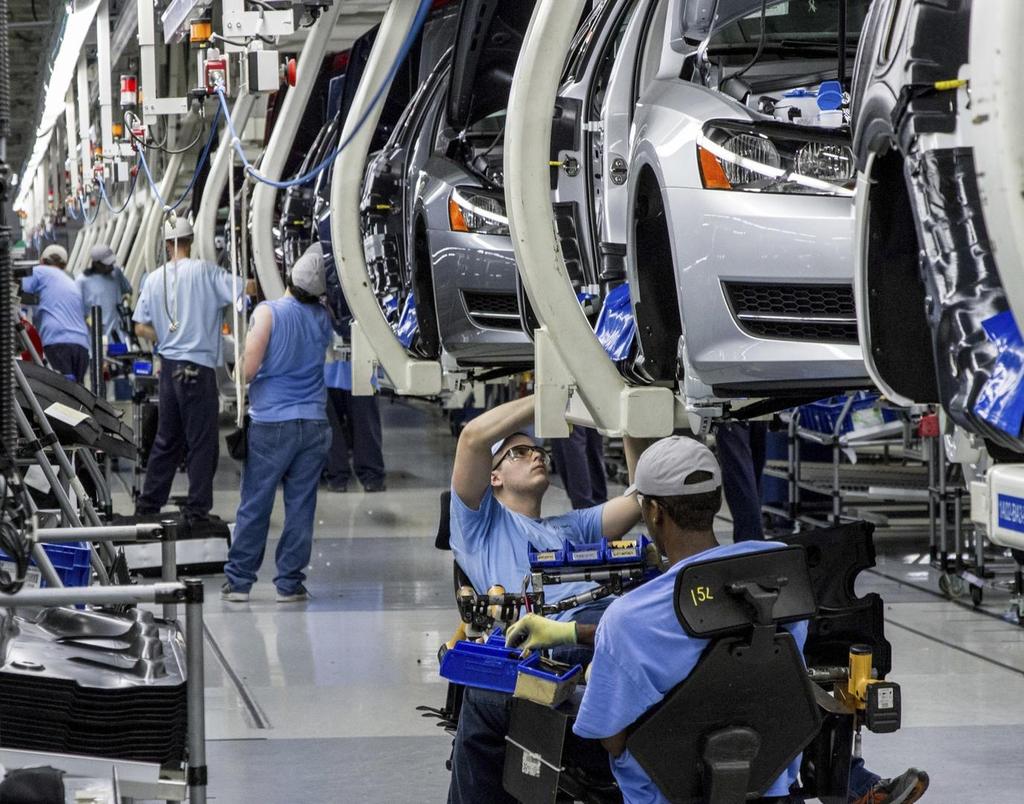 výrobní lince. Koncern VW má dostatečné zisky na to, aby nabral více lidí, aby tyto delší přestávky byly vyplněny a nedošlo ke snížení produkce ani po zavedení delších přestávek.
