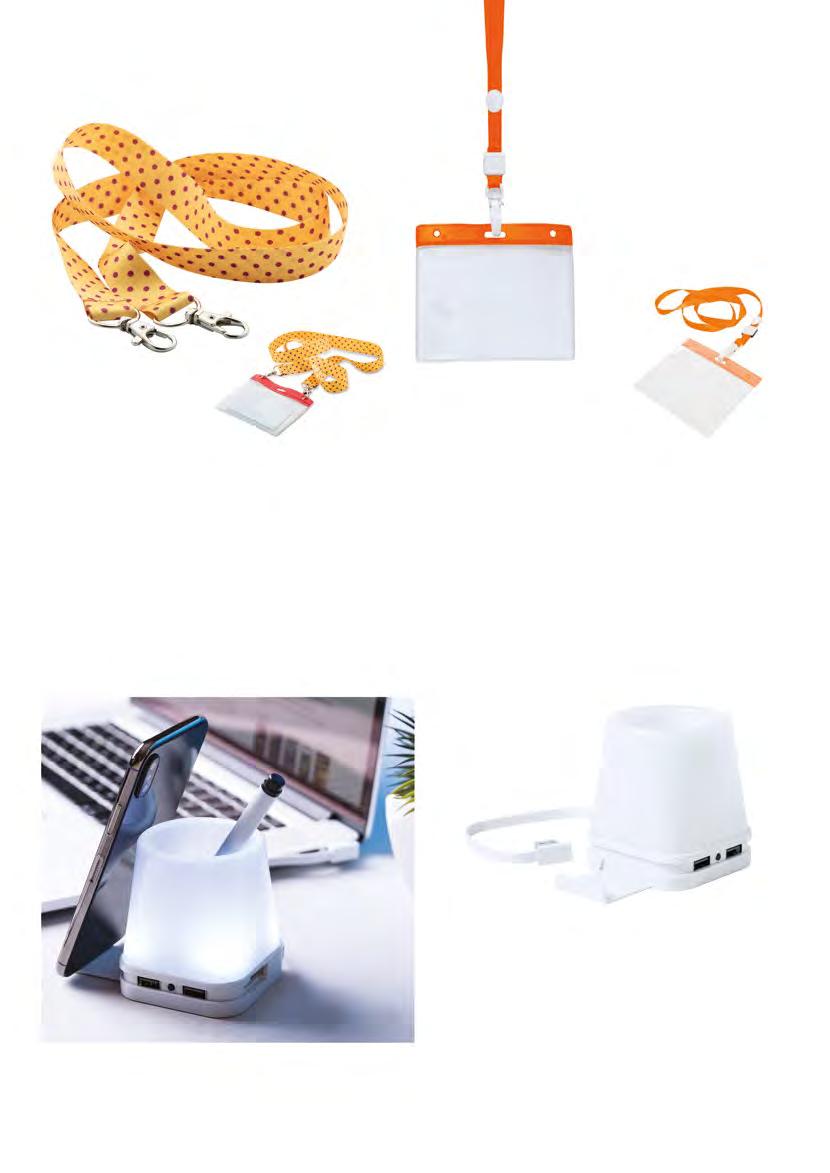 OFFICE & BUSINESS 21 SUBYARD DOUBLE AP718194 Polyesterový lanyard na zakázku se 2 kovovými karabinkami. Sublimační potisk na obou stranách. Min. mn.: 100 ks.