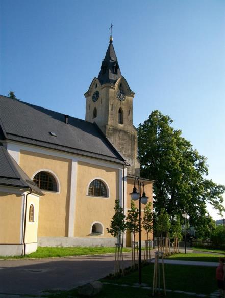 323; 324; 322/1 ve středu města pod náměstím Farní kostel sv. Kateřiny parc. č. : 323, stav., k.