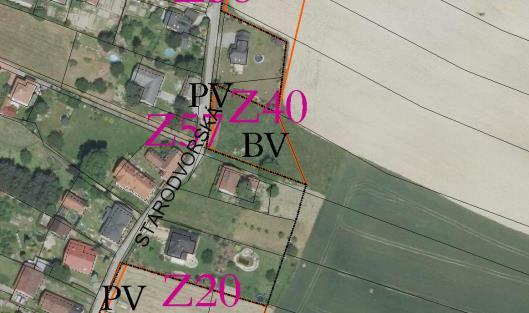 BV Z40 k.ú. Krmelín, severovýchod obce, ul. Starodvorské 1 Volně RD stojící Rovinatý pozemek. Zainvestované území. Plocha navazuje na zastavěné území.
