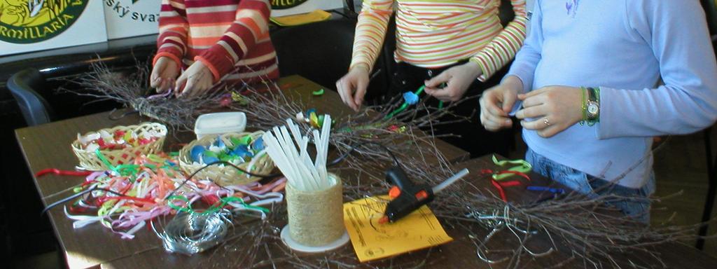 ČSOP Armillaria se podílí na organizaci tohoto plesu. Lidé se mohou těšit na bohatý doprovodný program a tombolu, k tanci a poslechu hraje skupina PAKÁŽ, moderátorem večera je David Jelínek.