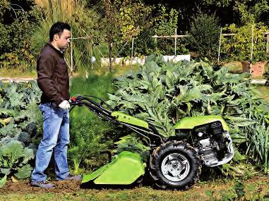 Jednonápravové traktory Grillo jsou vhodné pro celoroční provoz Na jaře se půda rozmělní a připraví na setí pomocí rotačních kypřičů a