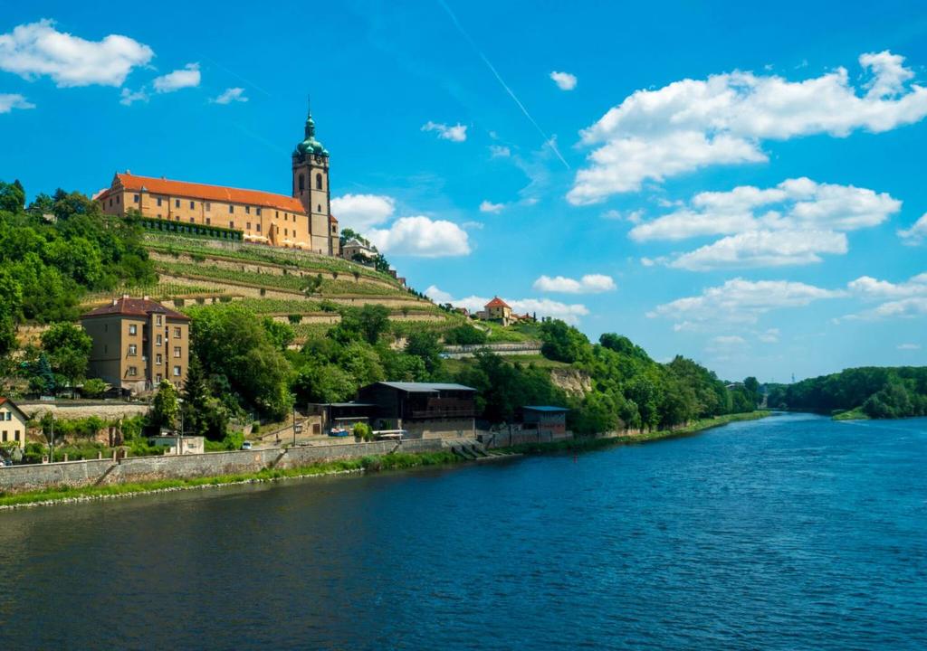 DAY 4: Goodbye to the Guides, Hello to More Wine Route description On the fourth day of the trip, the Travel Vloggers explore the fortress of Terezín, fuel up on more delicious Czech meals, and