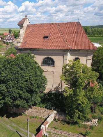 Třetí návštěva proběhla dne 1.5.2018, která sloužila detailnějšímu průzkumu podkroví, změření vlhkosti objektu a odběru vzorků zdiva a omítky pro laboratorní stanovení vlhkosti a salinity zdiva.