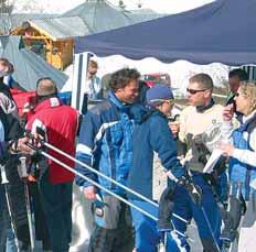 Součástí celodenního programu byla tradičně netradiční soutěž smíšených tříčlenných družstev v Areálu Ski Pec.