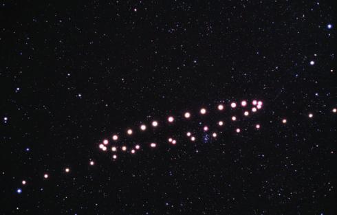 paralaxu podařilo změřit až Fridrichu W. Besselovi (1784 1846) v roce 1838 pro hvězdu 61 Cygni a jím uvedená hodnota paralaxy této hvězdy byla 0,314".