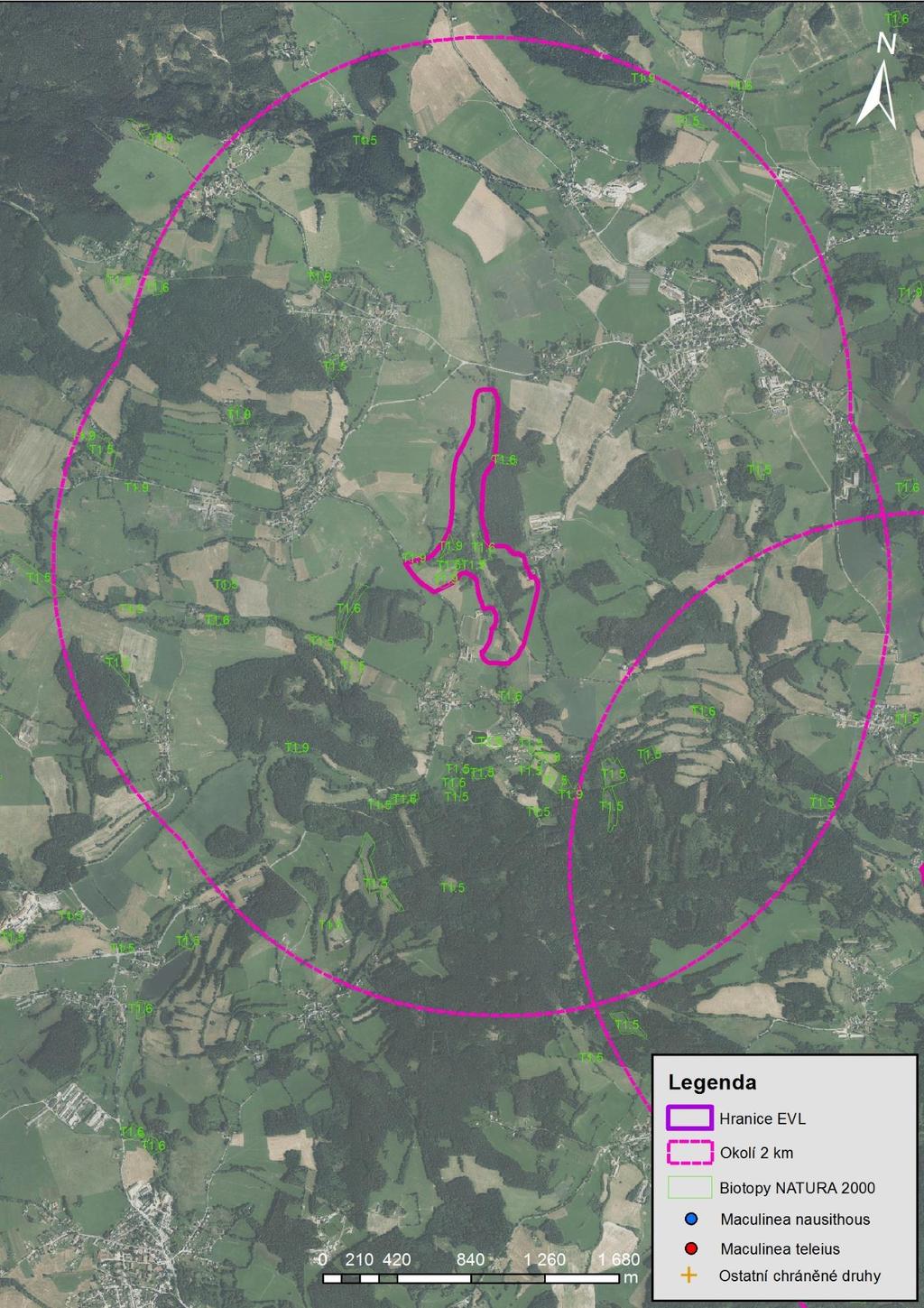 Mapa 13 EVL Čábuze a okolí 2 km. Znázorněna je hranice EVL, okolí 2 km, naturové biotopy T1.4, T1.5, T1.6, T1.