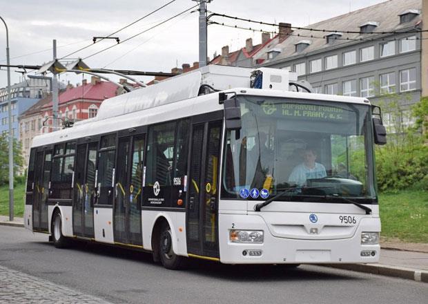 omezení na rychlost při jízdě na baterie. Dobíjení probíhá stejně jako u svého předchůdce (tzn. část trasy absolvuje jako trolejbus, poté se dobíjí u DOBUDky na Palmovce). Od 1.