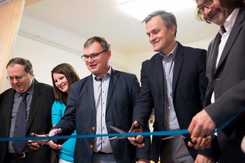 Děkuji, Josef Cep Pražští studenti na návštěvě u dětí a seniorů V rámci projektového týdne s podtitulem Umění žít pro sebe i pro druhé navštívili studenti Arcibiskupského gymnázia v Praze několik