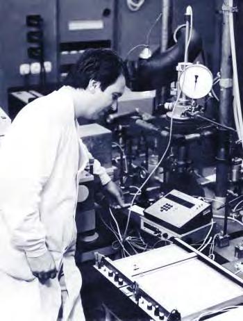 V roce 1976 nastoupil na téže fakultě na vědeckou aspiranturu u profesora Karla Vacka, kterou ukončil obhajobou disertační práce a získáním vědecké hodnosti CSc. v roce 1981.