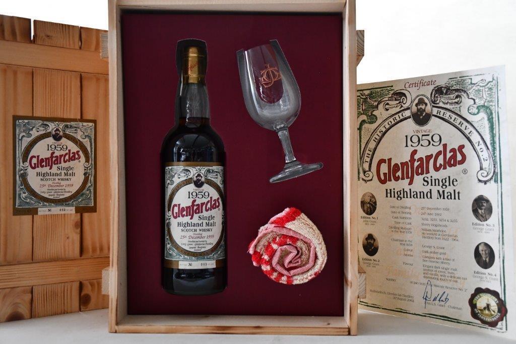 Položka č.33 Glenfarclas 1959 No.2 scházelo vám něco opravdu, ale opravdu unikátního? Něco opravdu, ale opravdu starého a vzácného? Něco nad čím každý pukne závistí?